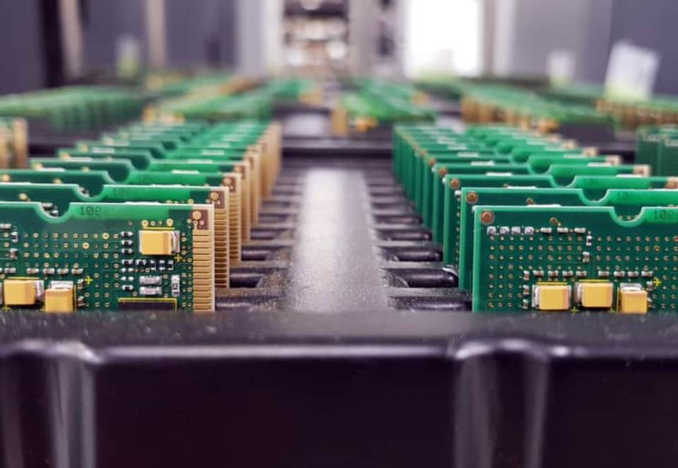 Преимущества завода PCBMay по крупносерийной сборке печатных плат